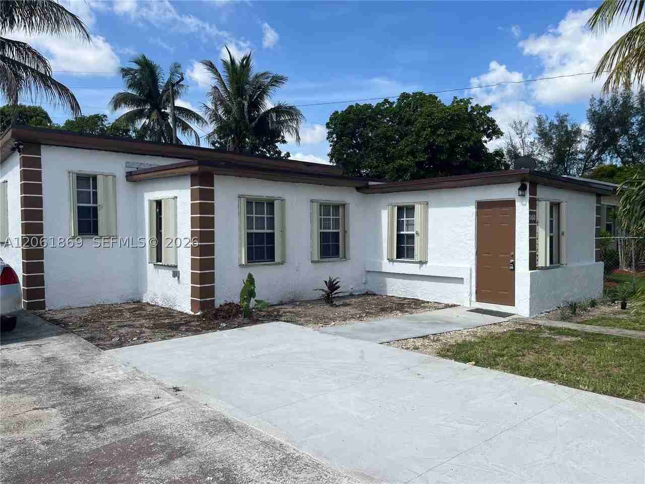 1160 Nw 105th St #1160 - Photo 3 of 10