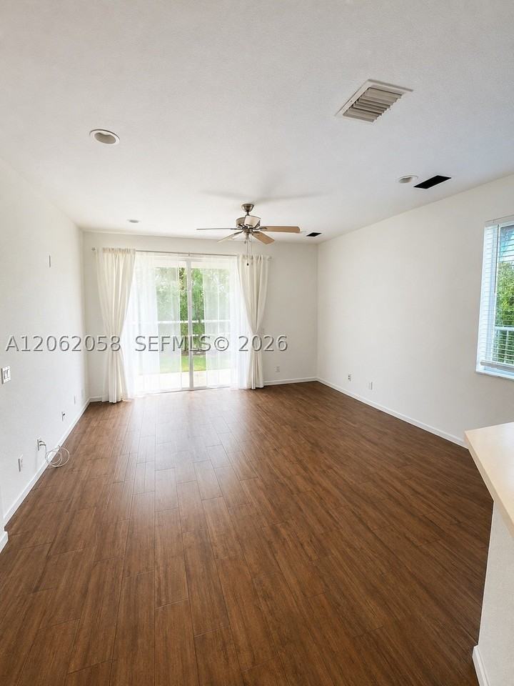 316 Conservation Dr - Photo 3 of 13
