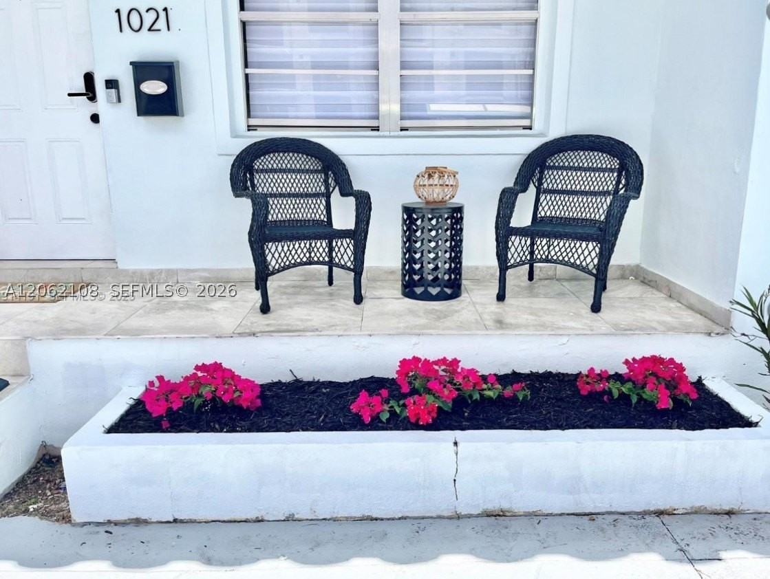 1021 Nw 37th Ave - Photo 2 of 19
