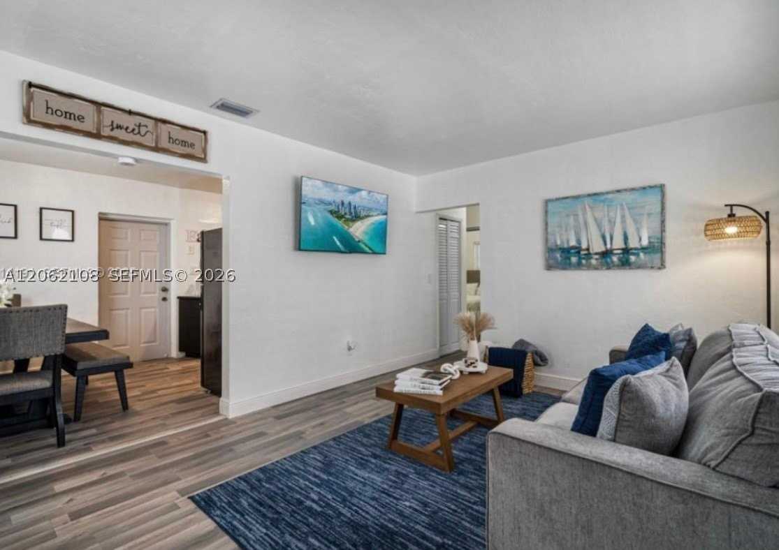 1021 Nw 37th Ave - Photo 3 of 19