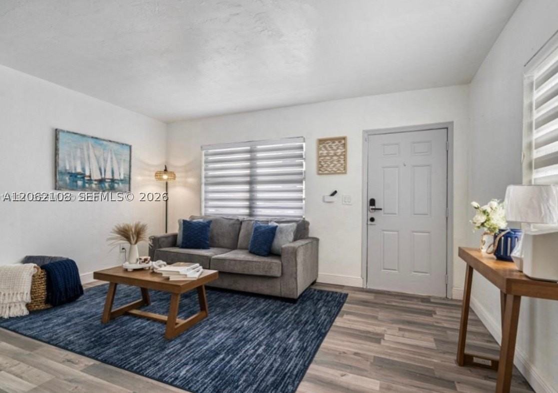 1021 Nw 37th Ave - Photo 4 of 19