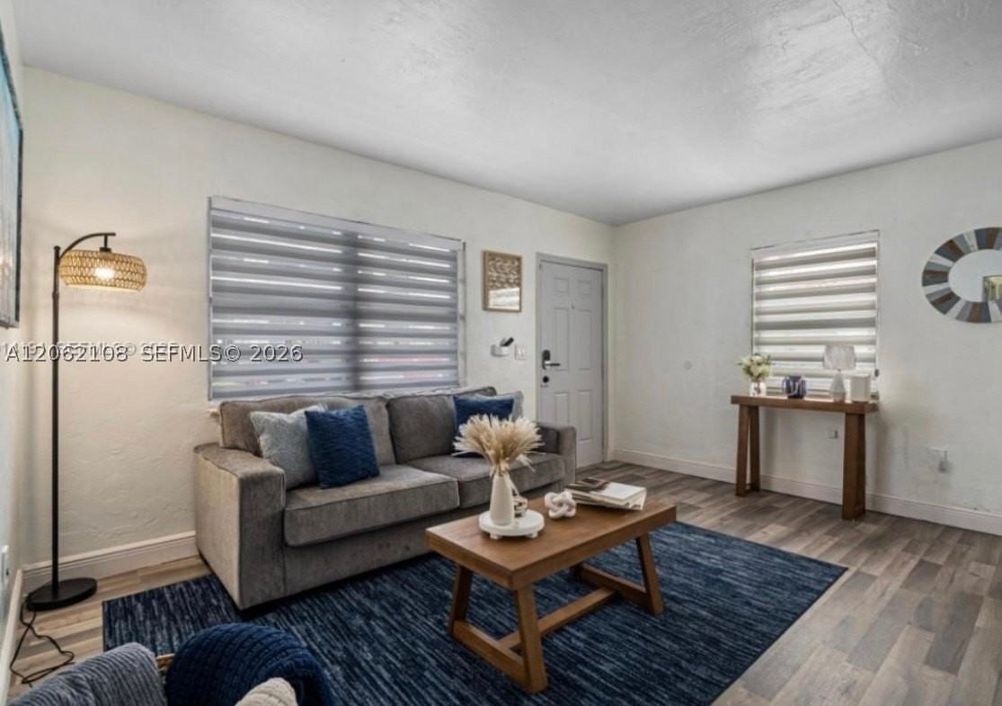 1021 Nw 37th Ave - Photo 5 of 19