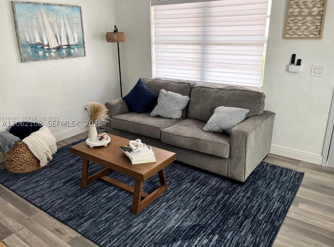 1021 Nw 37th Ave - Photo 6 of 19
