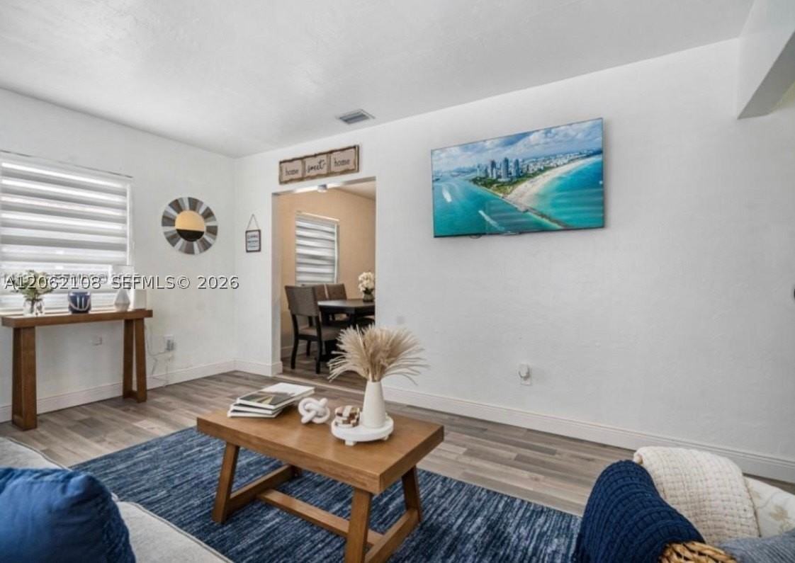 1021 Nw 37th Ave - Photo 7 of 19