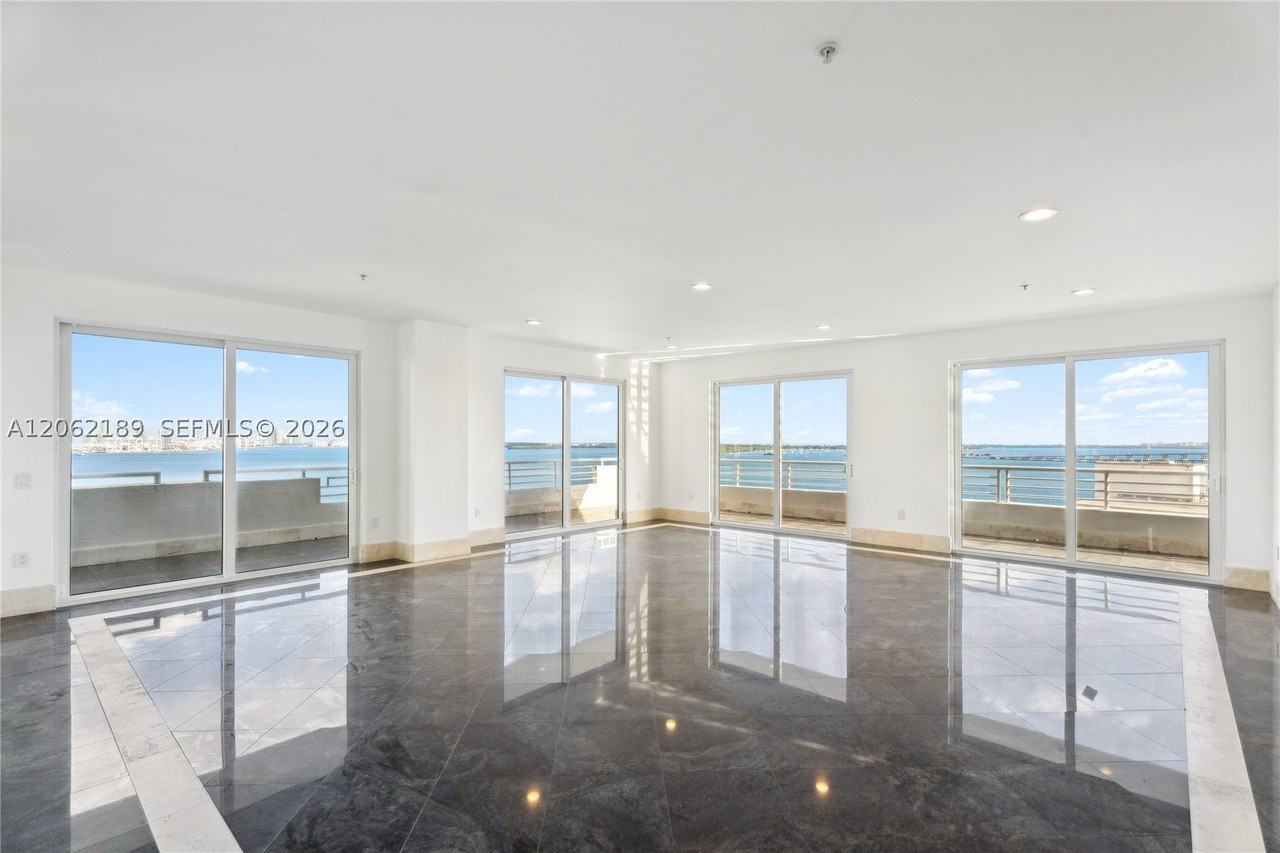 1402 Brickell Bay Dr #1601 - Photo 2 of 25