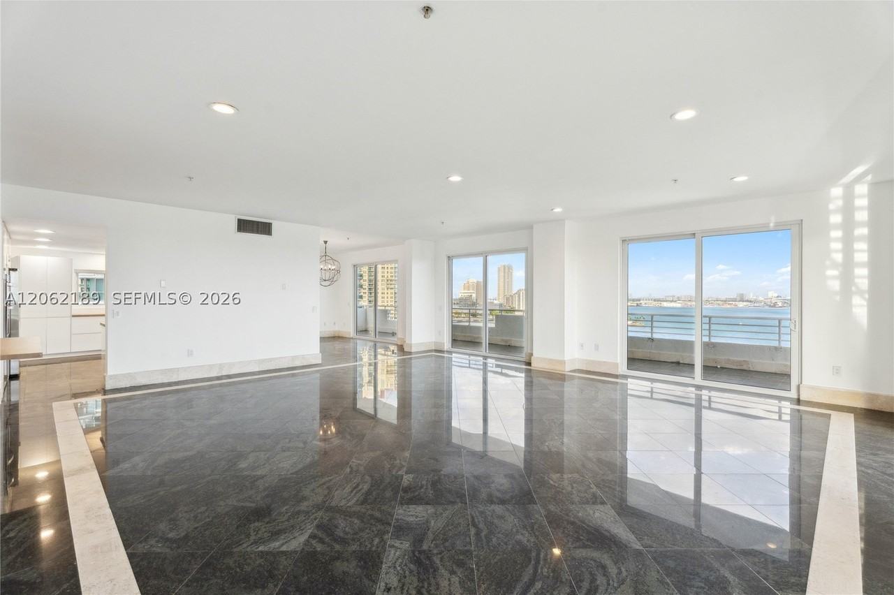 1402 Brickell Bay Dr #1601 - Photo 3 of 25