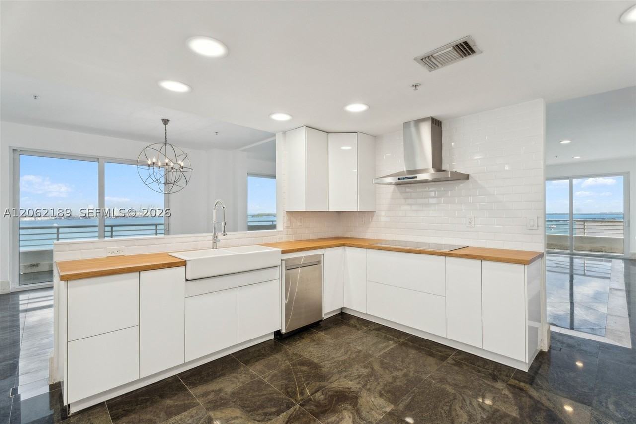 1402 Brickell Bay Dr #1601 - Photo 7 of 25