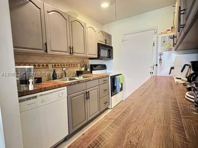2270 Ne 68th St #1906 - Photo 4 of 20