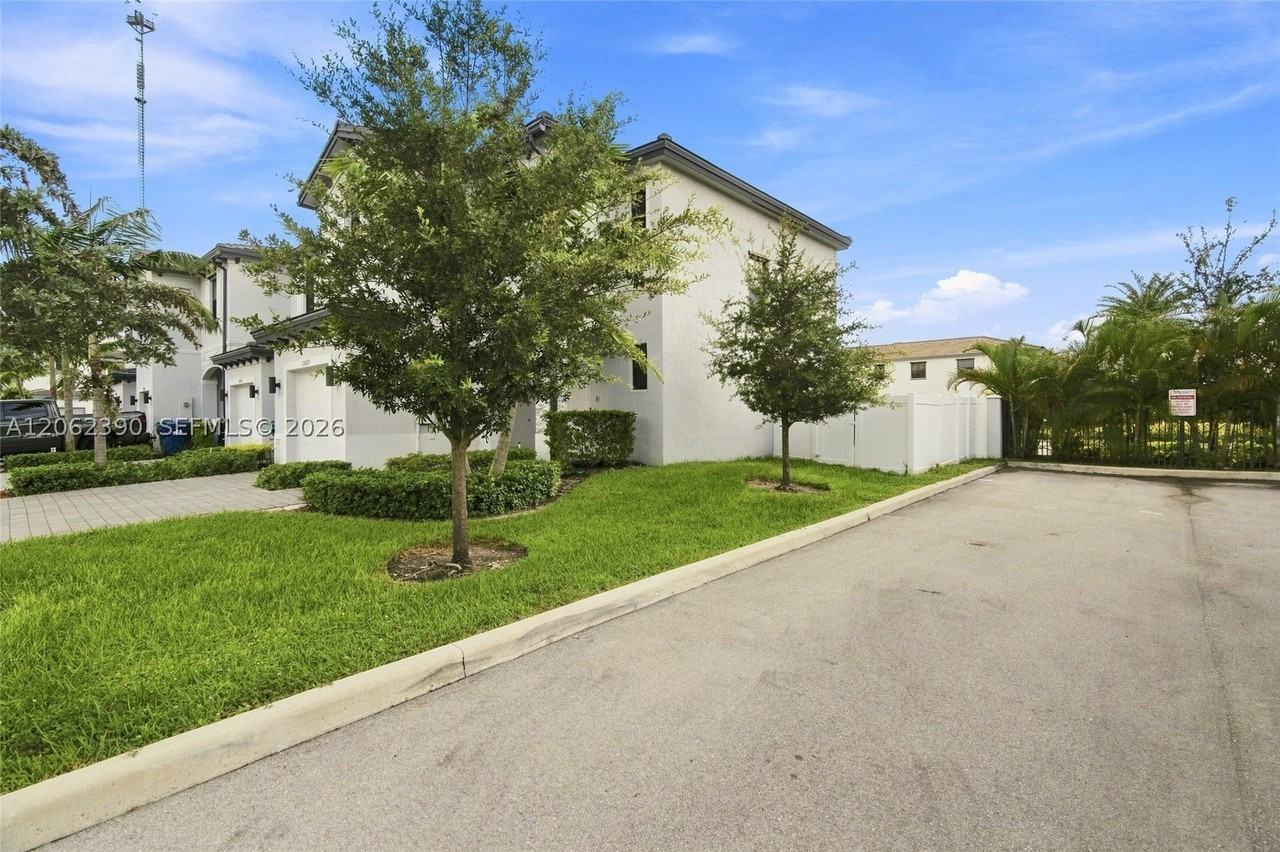 20369 Nw 5th Ct #20369 - Photo 3 of 43