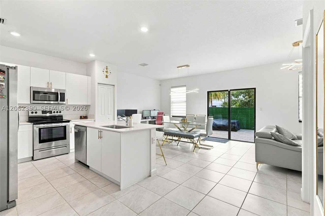 20369 Nw 5th Ct #20369 - Photo 6 of 43