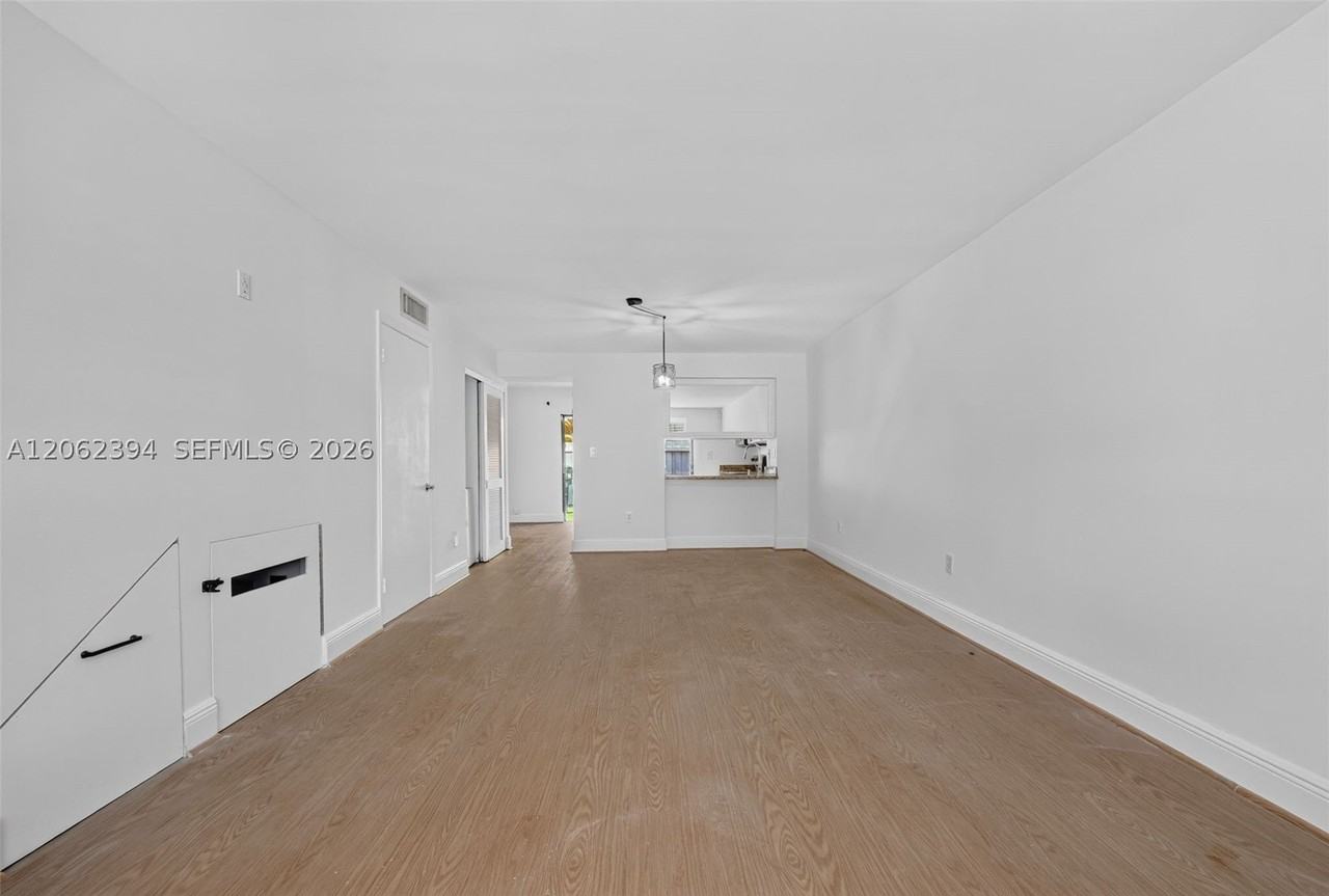 10206 Sw 77th Ct - Photo 3 of 33