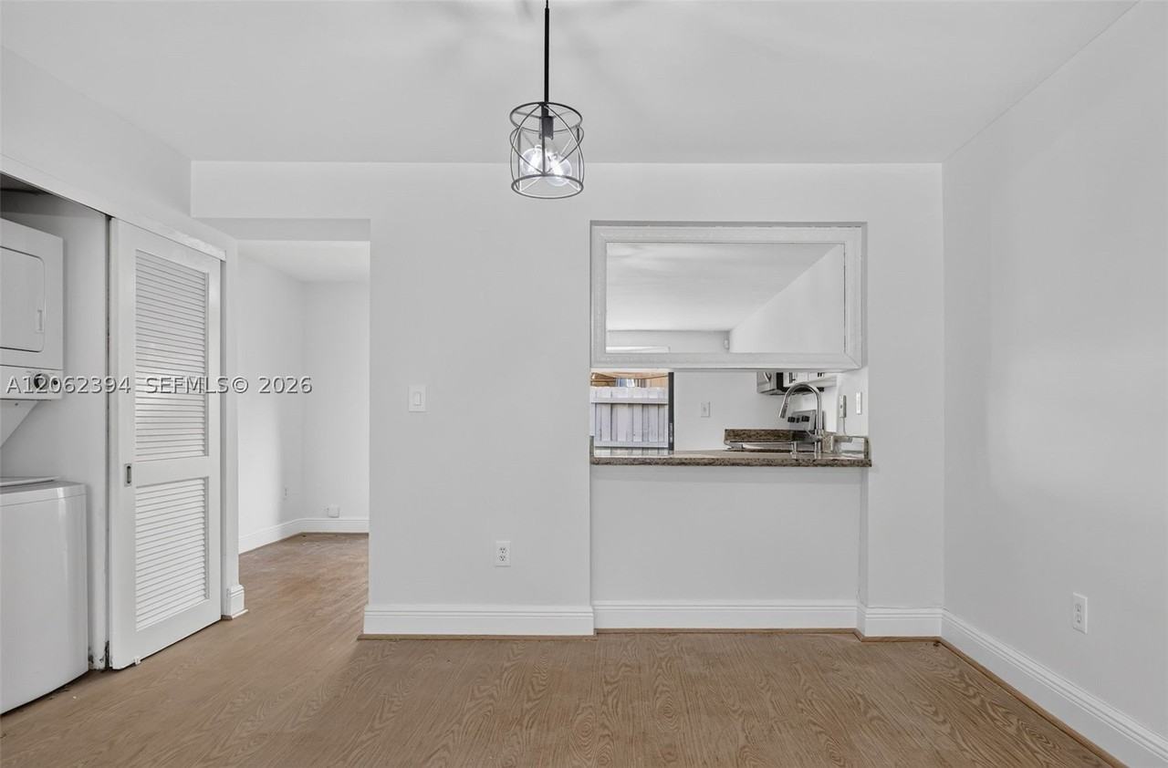 10206 Sw 77th Ct - Photo 5 of 33