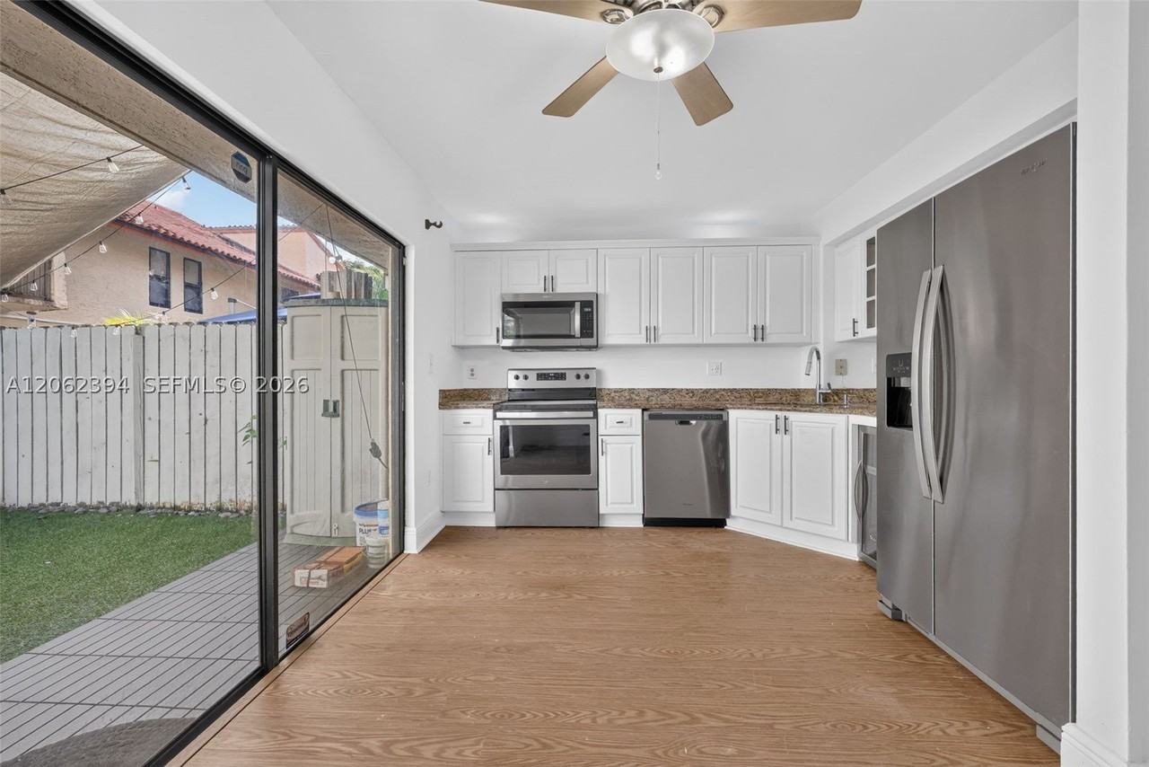 10206 Sw 77th Ct - Photo 6 of 33