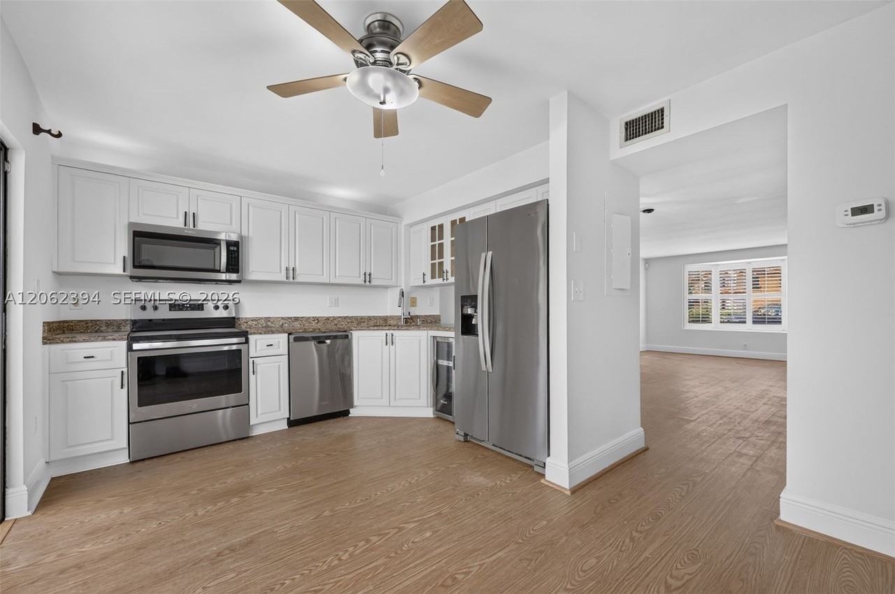 10206 Sw 77th Ct - Photo 7 of 33