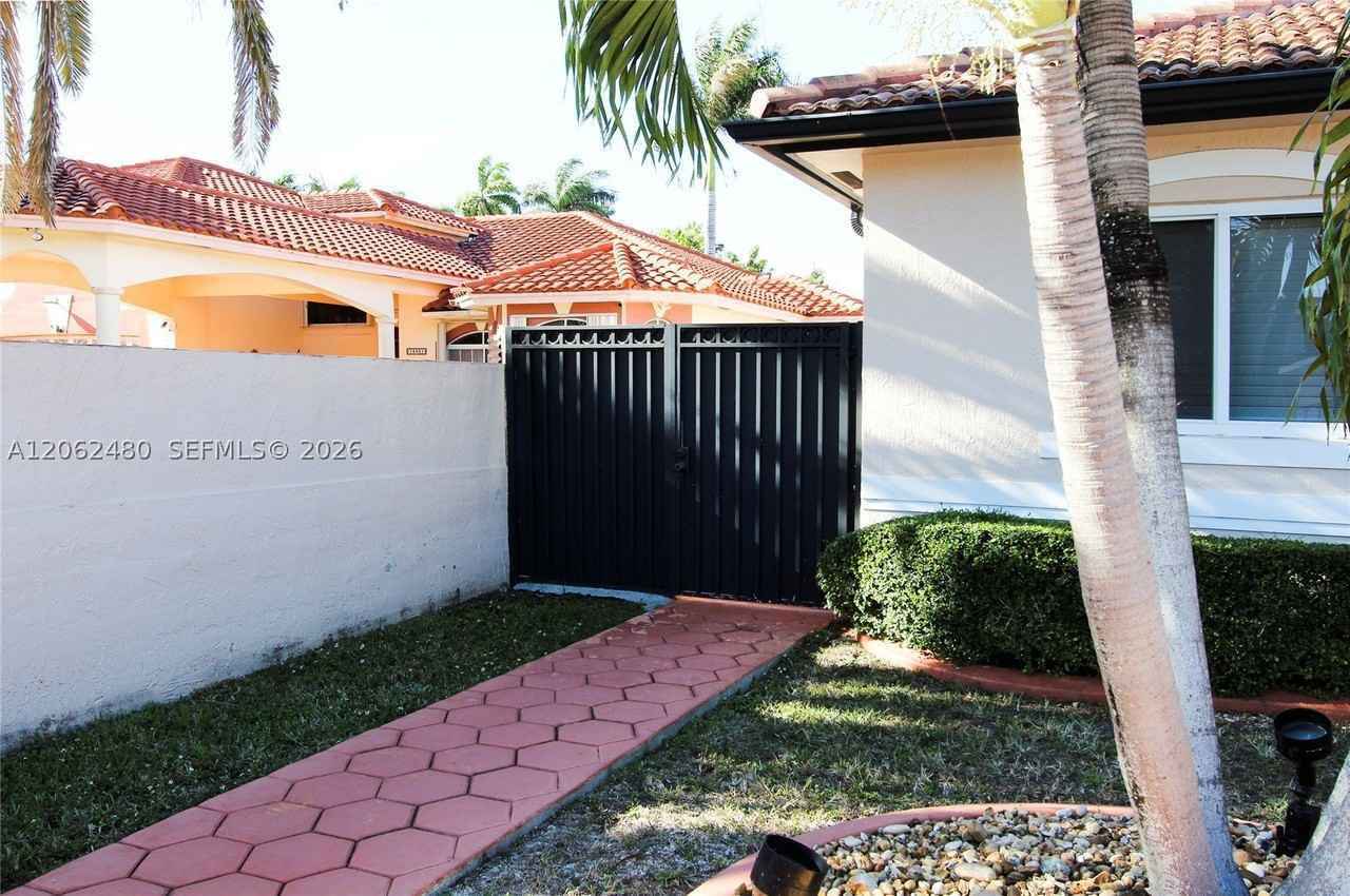13797 Sw 20th St - Photo 3 of 11