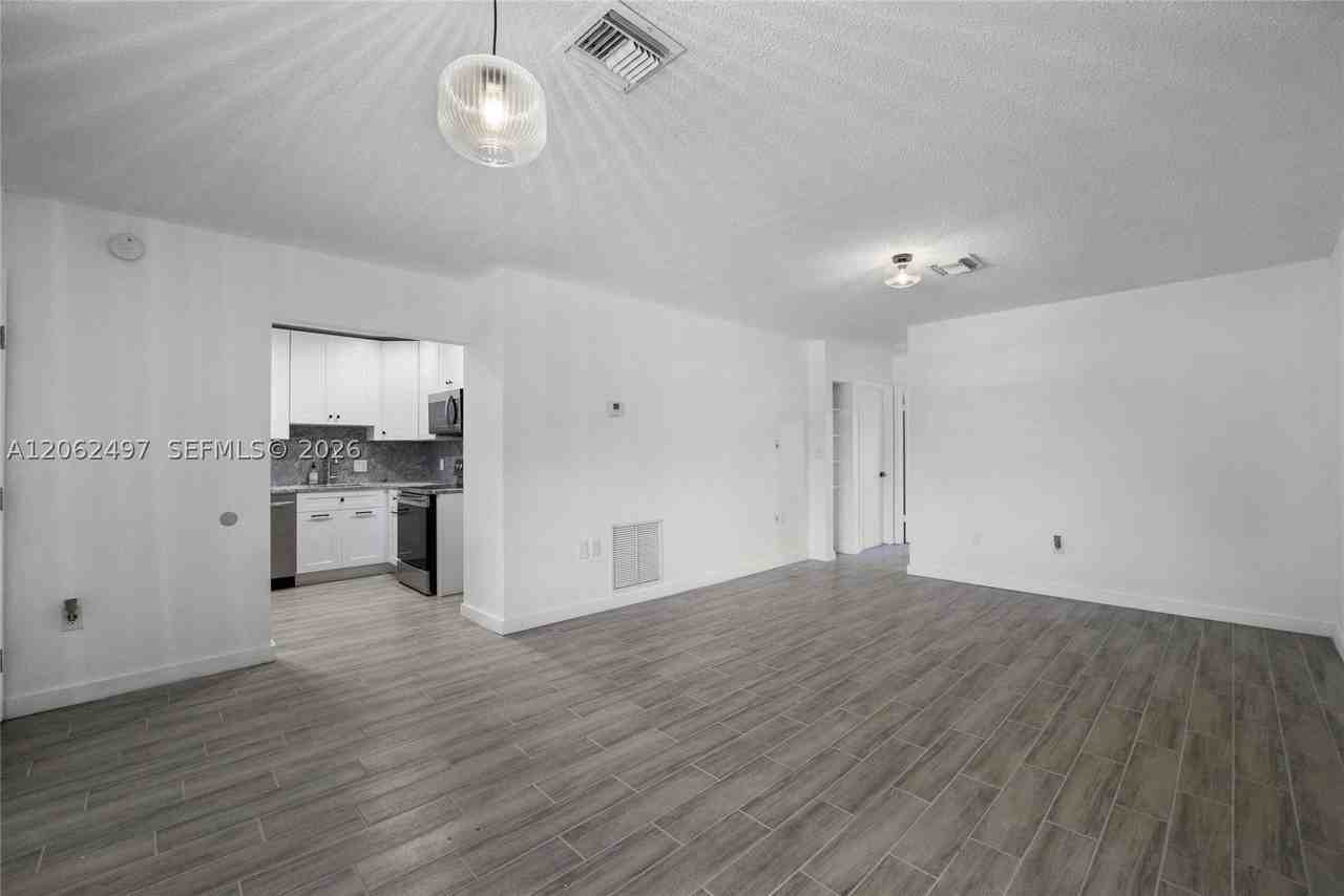 15391 S Dixie Hwy #61 - Photo 3 of 12