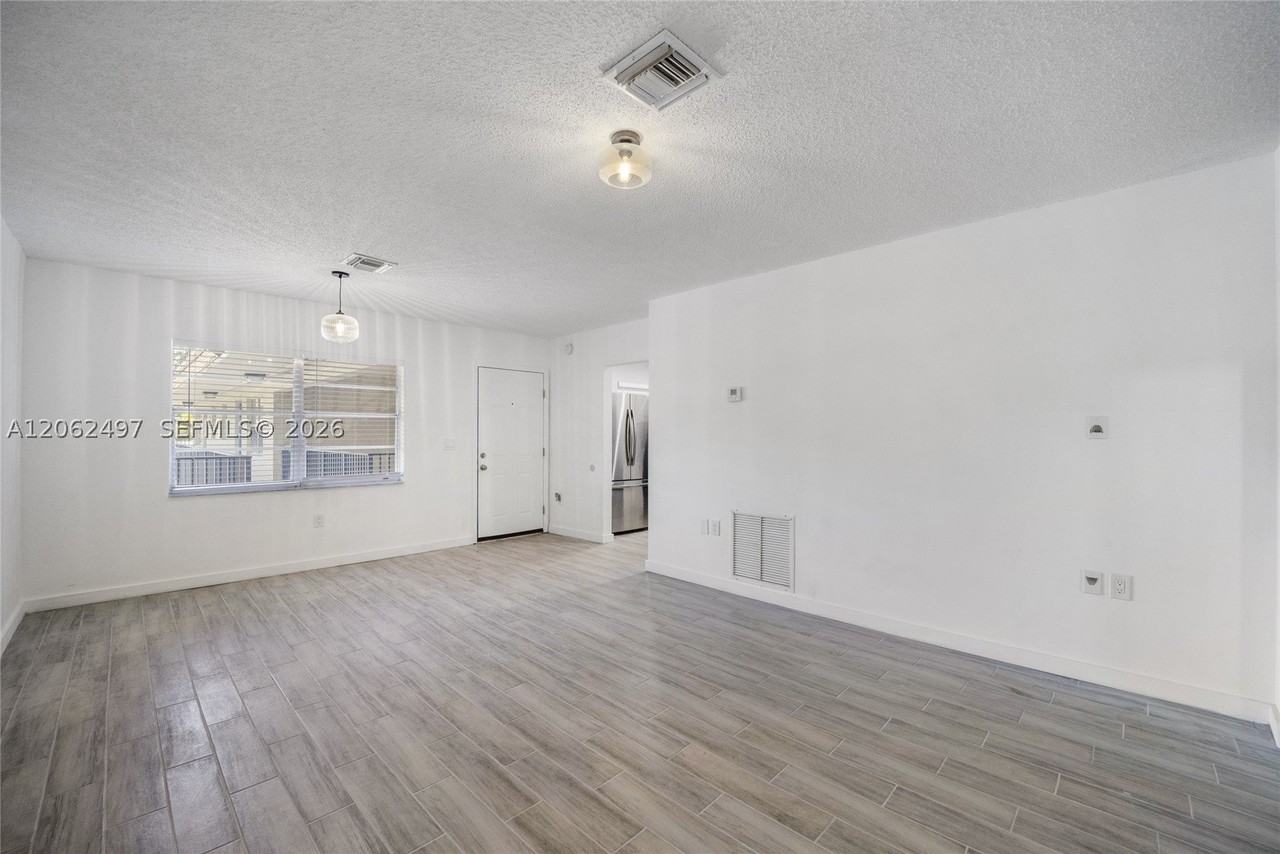 15391 S Dixie Hwy #61 - Photo 4 of 12