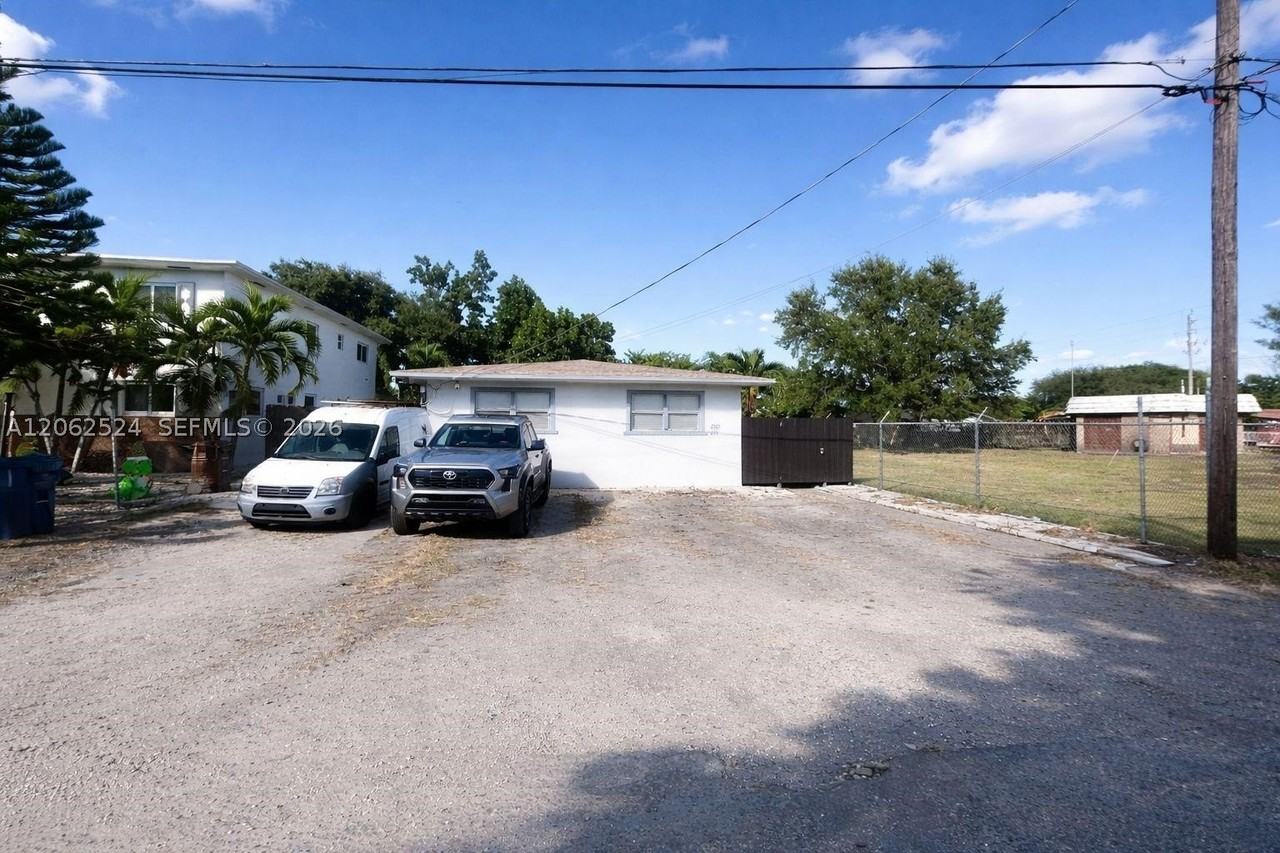 2931 Nw 47th St #3 - Photo 2 of 8