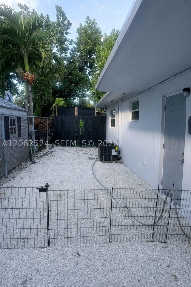 2931 Nw 47th St #3 - Photo 3 of 8