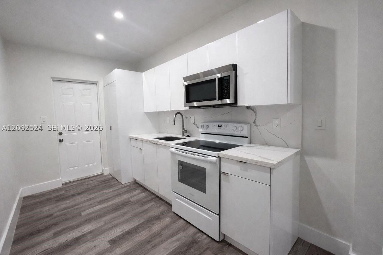 2931 Nw 47th St #3 - Photo 5 of 8