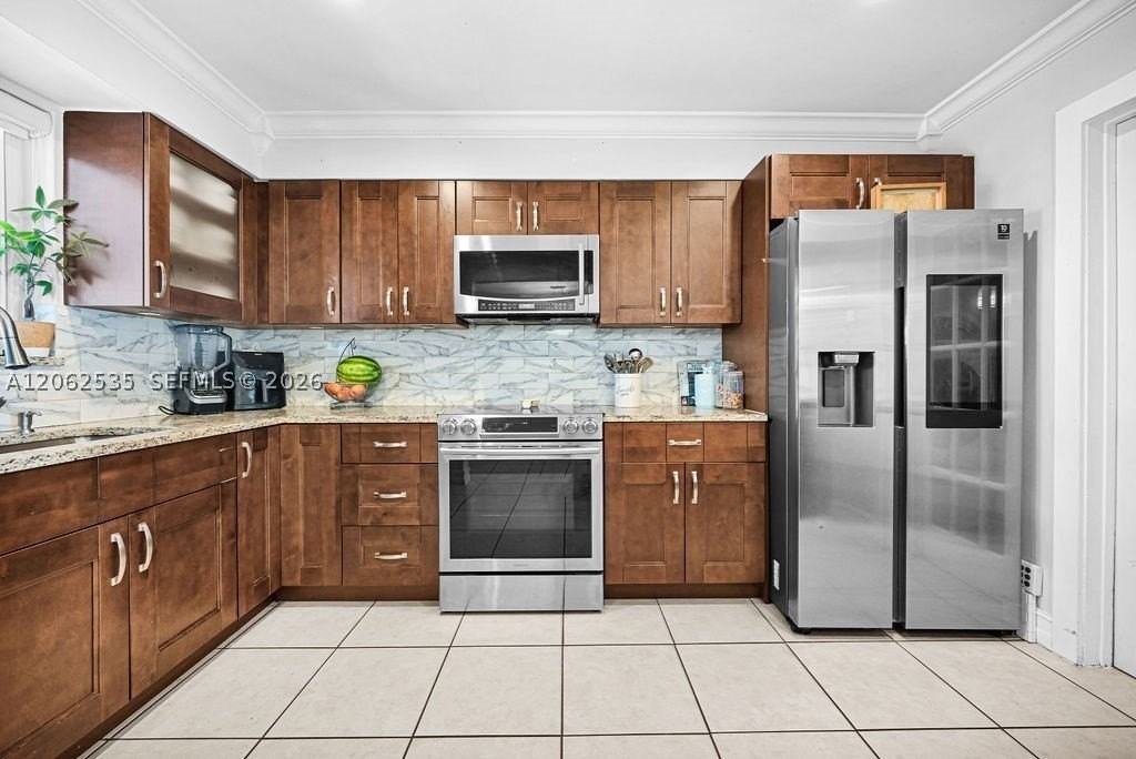 740 N 73rd Ave - Photo 5 of 50