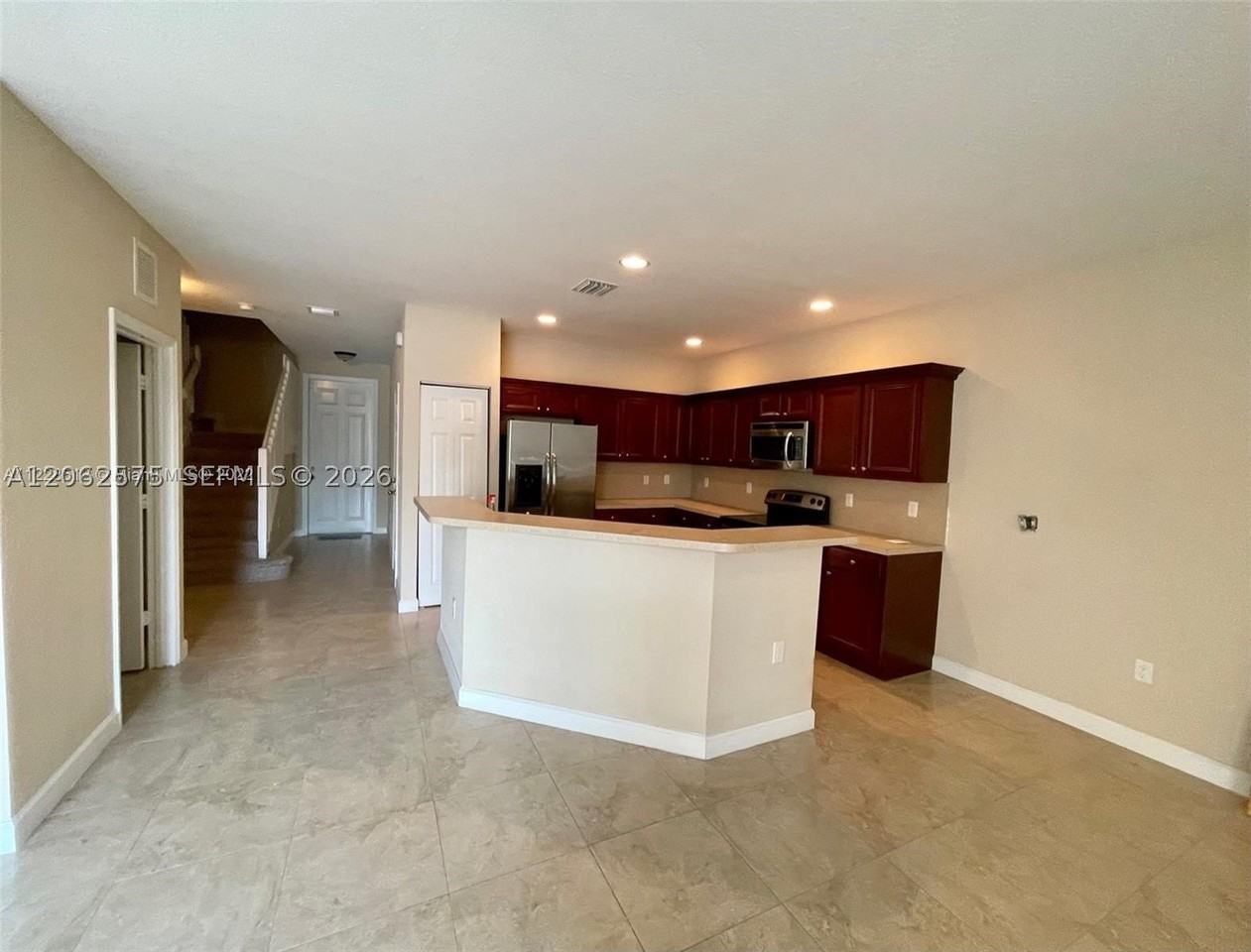 1015 Ne 208th St - Photo 2 of 29