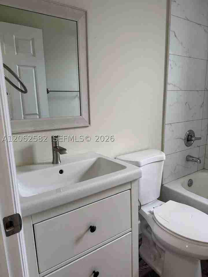 1701 Nw 13th Ct #0 - Photo 3 of 14