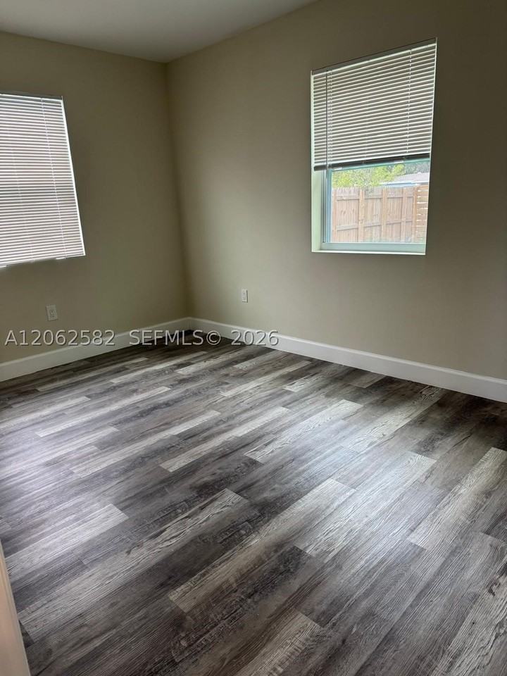 1701 Nw 13th Ct #0 - Photo 6 of 14
