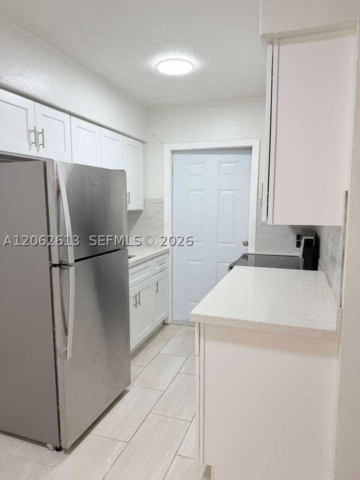 310 Ne 78th St #3 - Photo 3 of 7