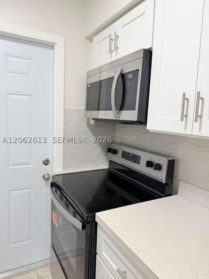 310 Ne 78th St #3 - Photo 4 of 7