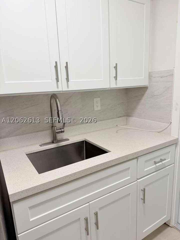 310 Ne 78th St #3 - Photo 5 of 7