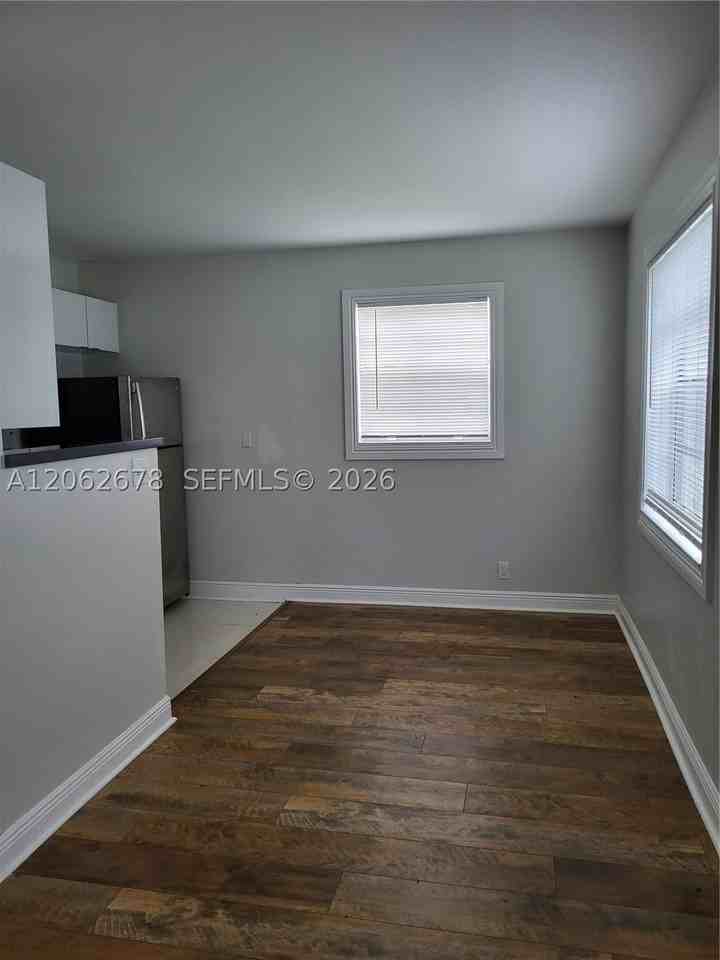 35 Ne 13th St #1 - Photo 3 of 22