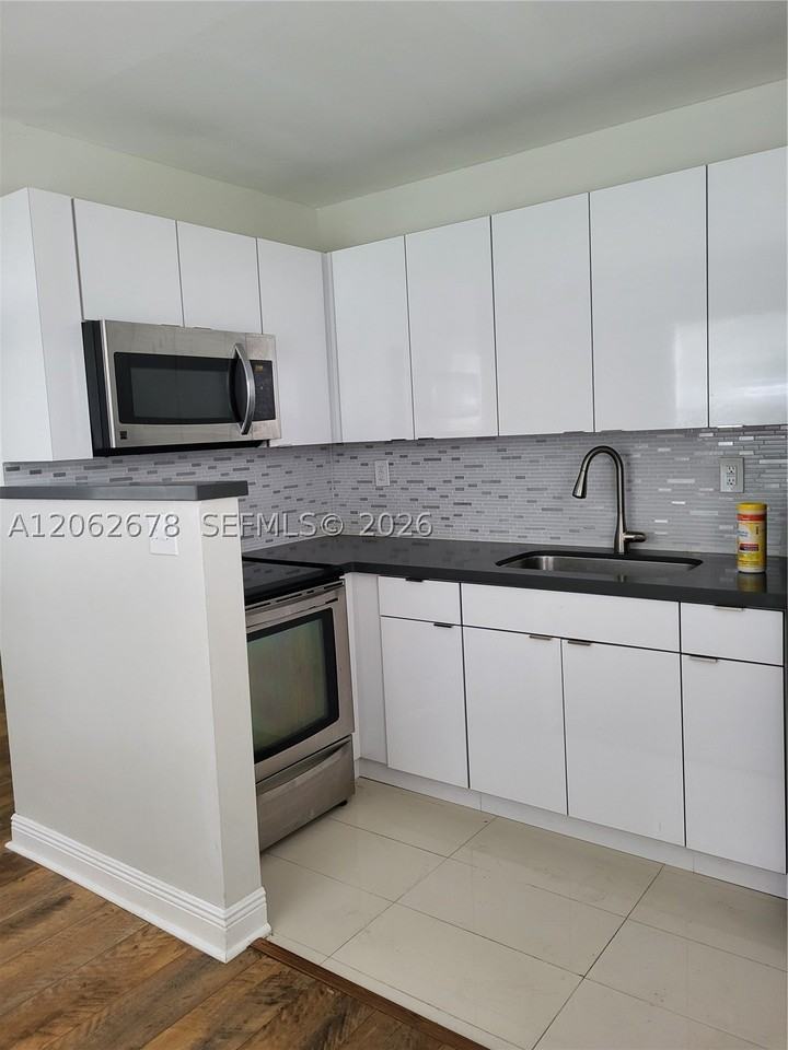 35 Ne 13th St #1 - Photo 4 of 22