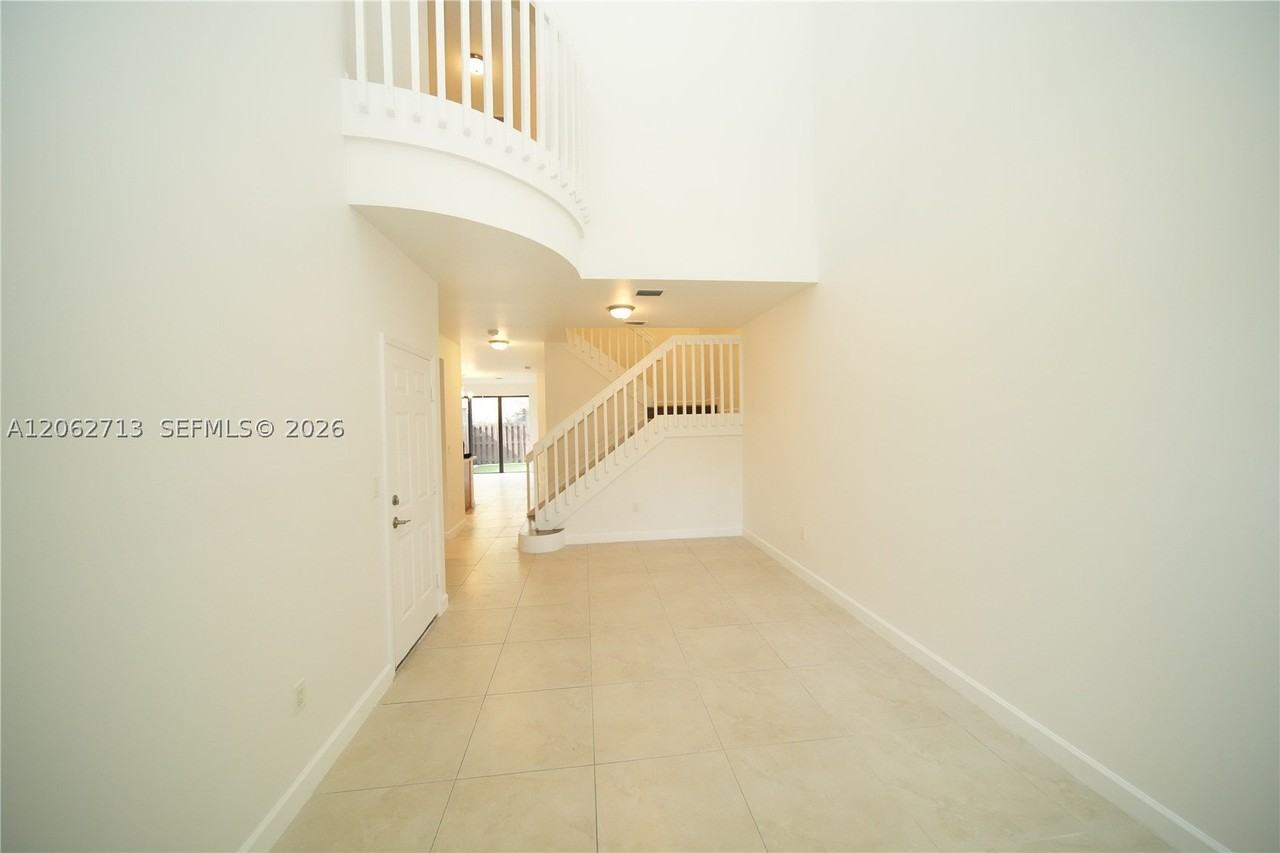10440 Nw 61st Ln - Photo 2 of 14