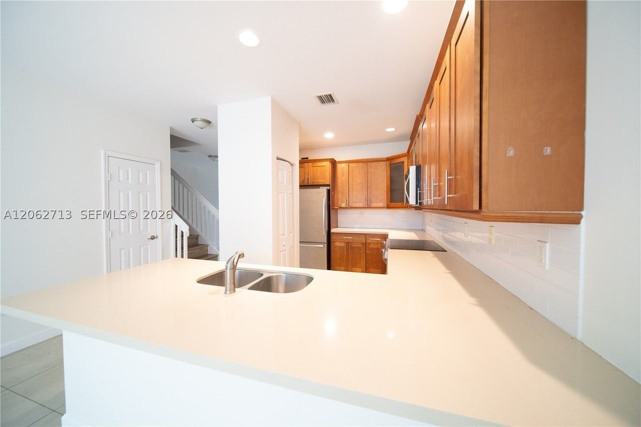 10440 Nw 61st Ln - Photo 3 of 14