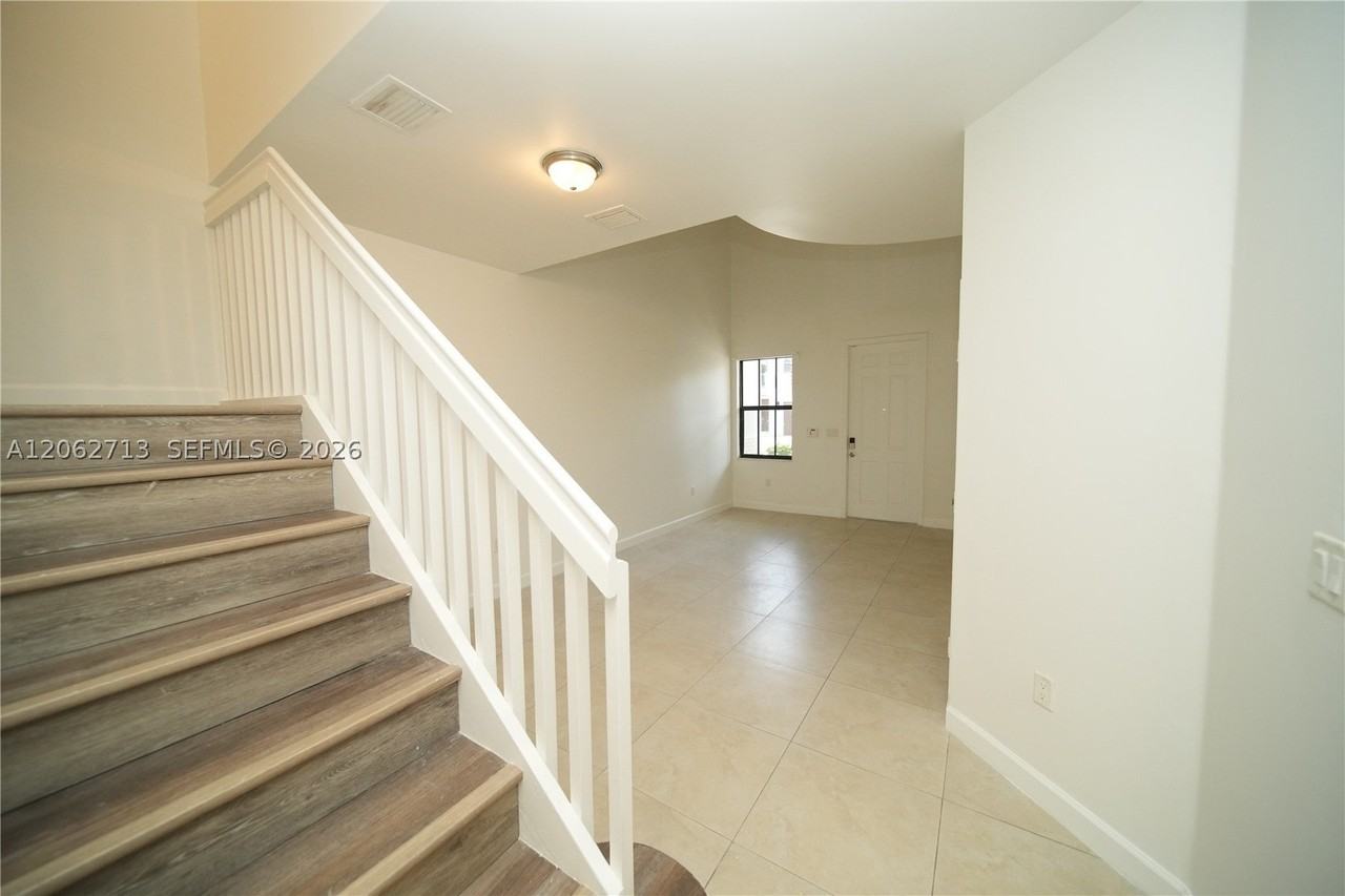10440 Nw 61st Ln - Photo 4 of 14