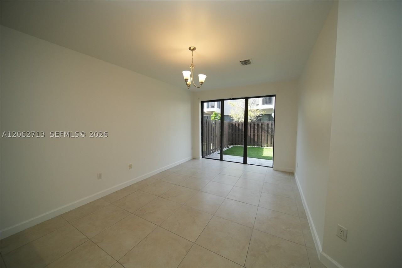 10440 Nw 61st Ln - Photo 6 of 14
