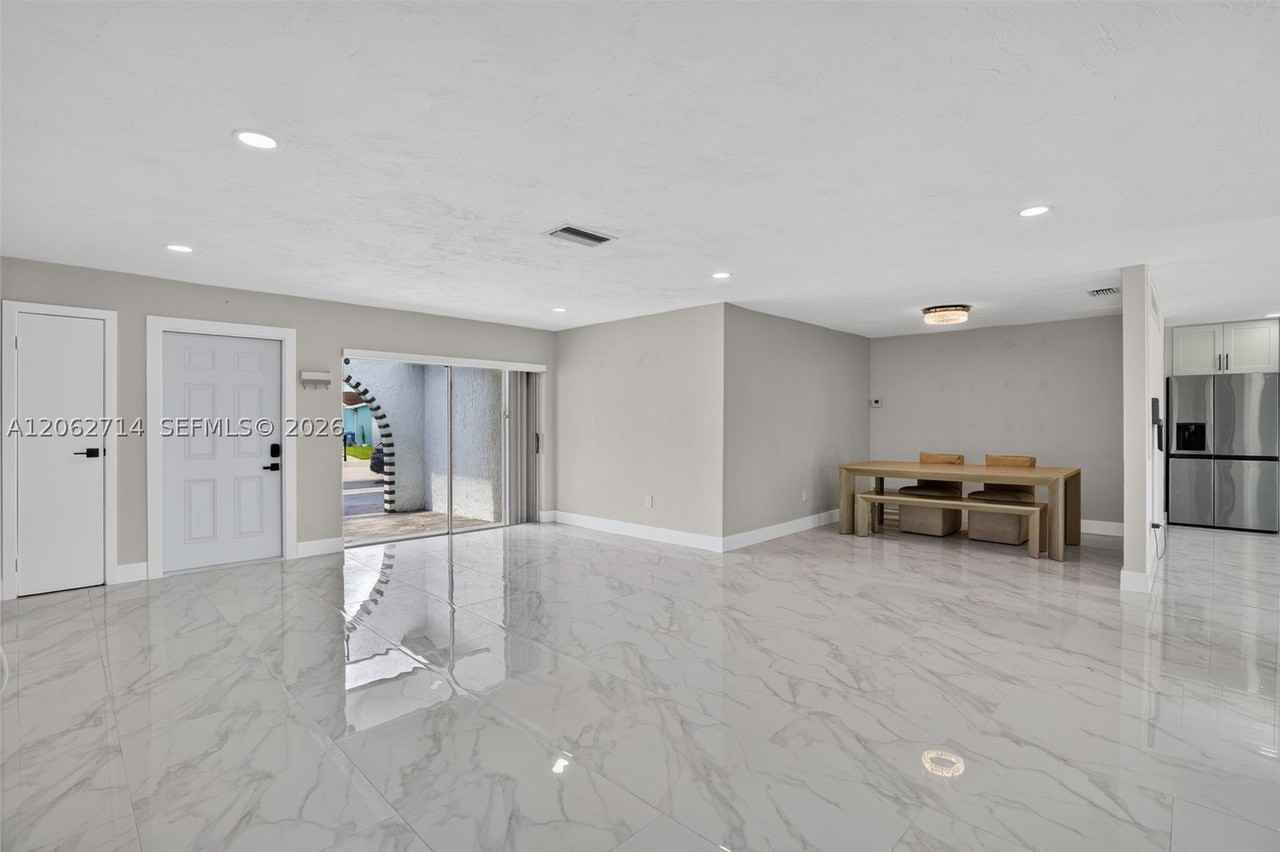 9531 Nw 20th Pl - Photo 4 of 21