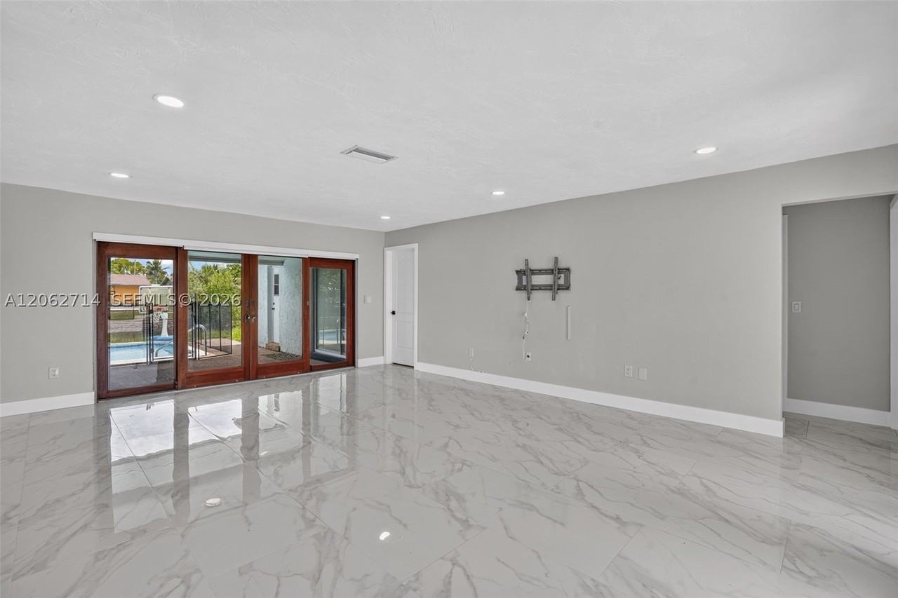 9531 Nw 20th Pl - Photo 6 of 21