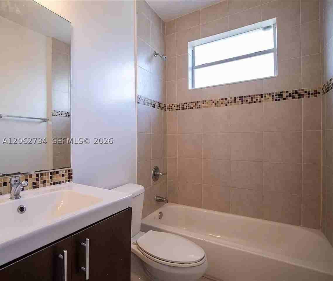 5416 Ne 1st Ct #4 - Photo 3 of 9