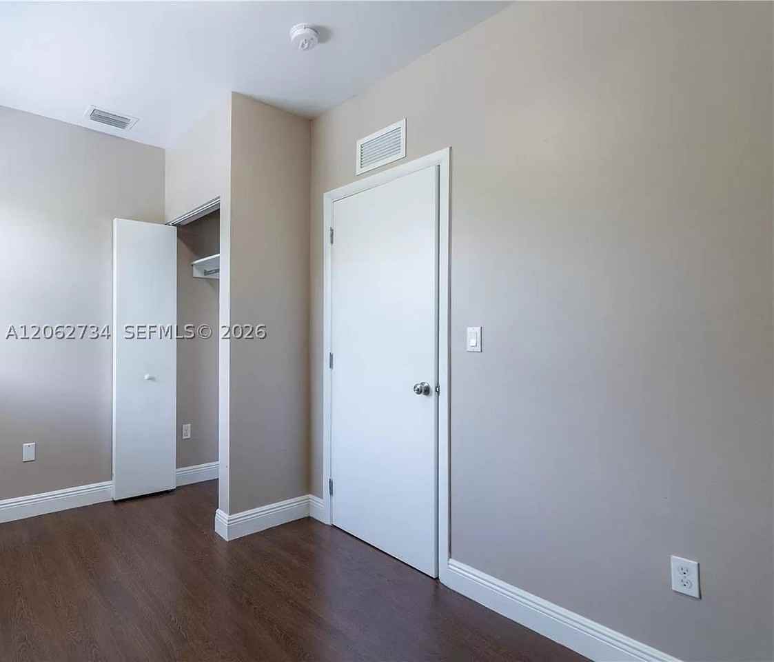 5416 Ne 1st Ct #4 - Photo 5 of 9