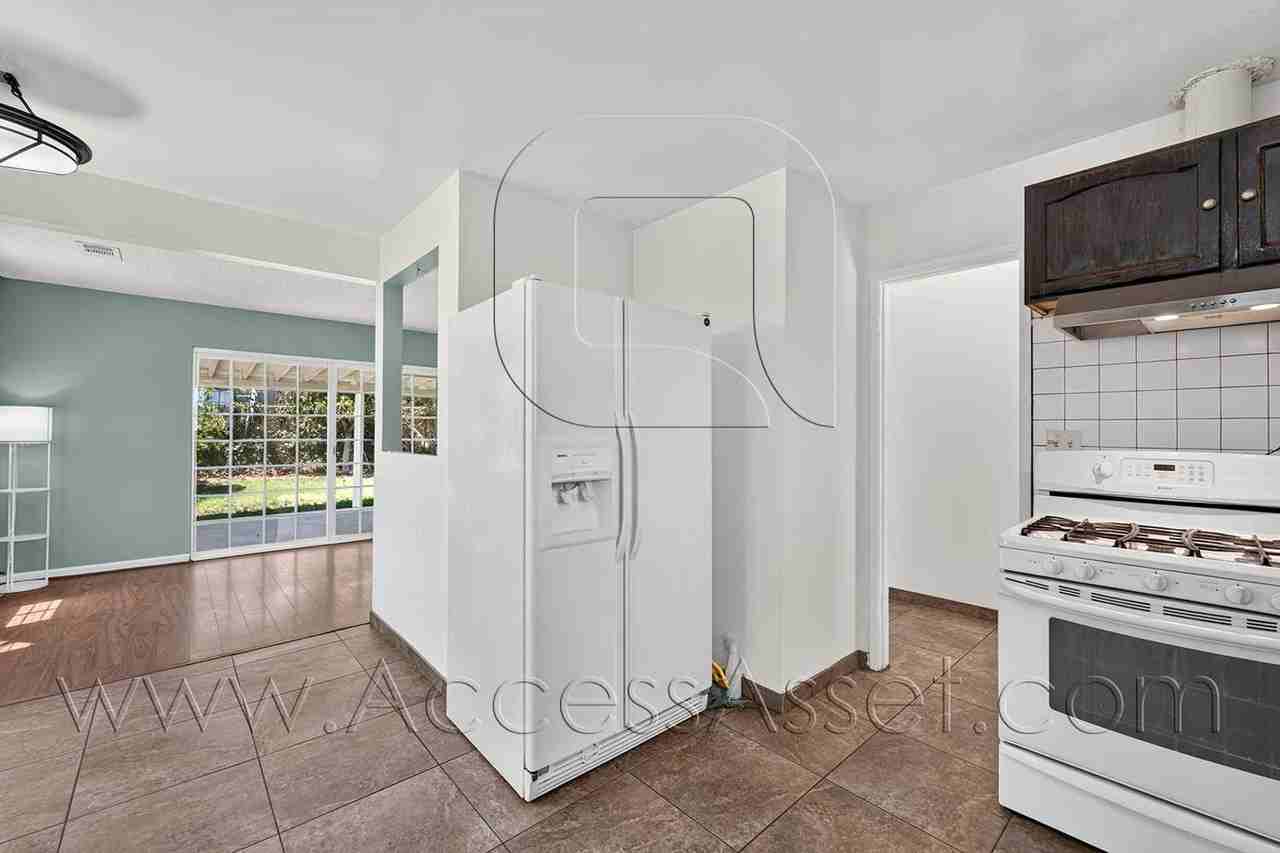 3301 Muriel Dr - Photo 4 of 33