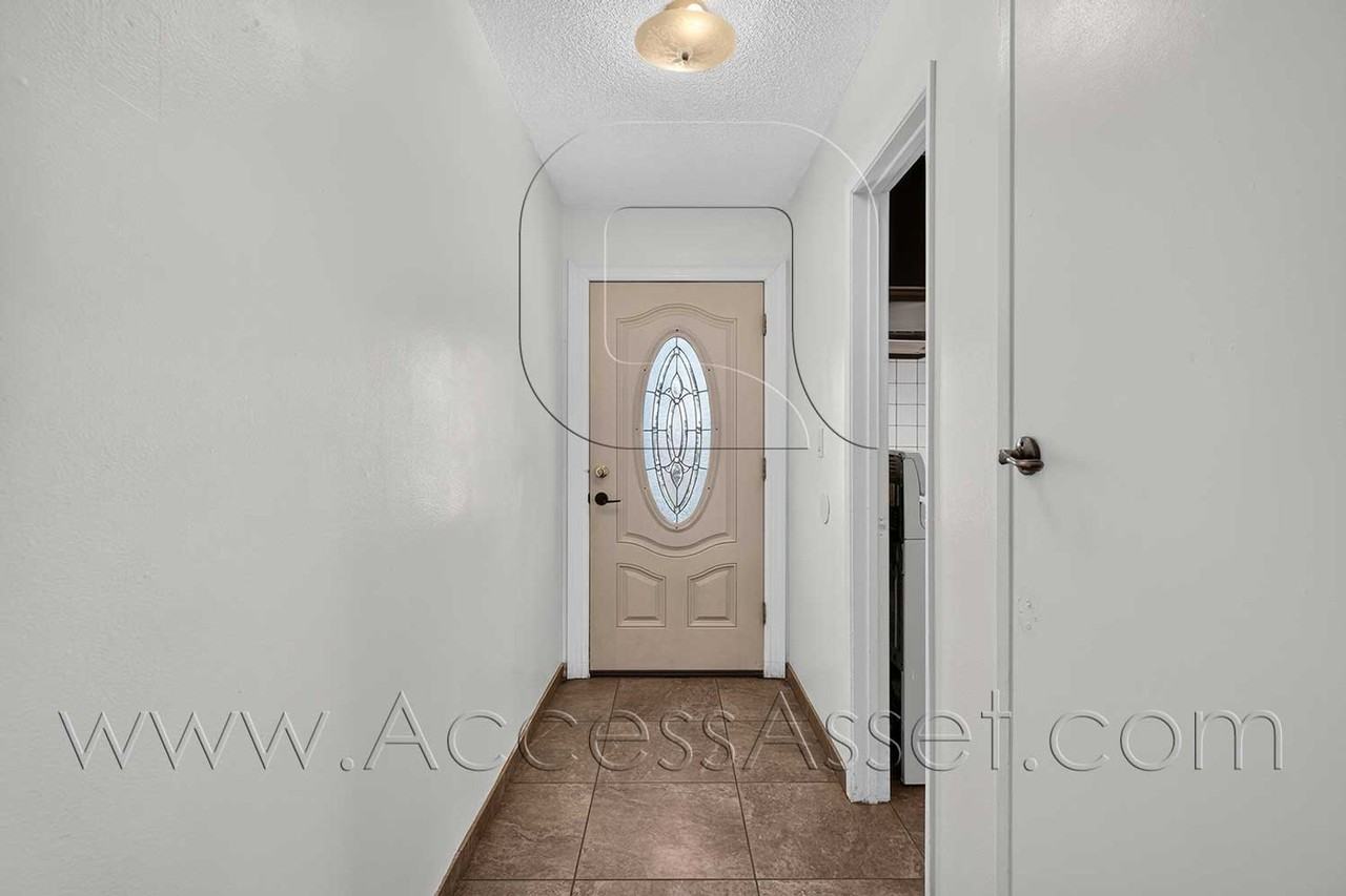 3301 Muriel Dr - Photo 5 of 33