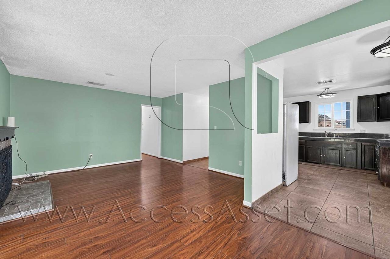 3301 Muriel Dr - Photo 7 of 33