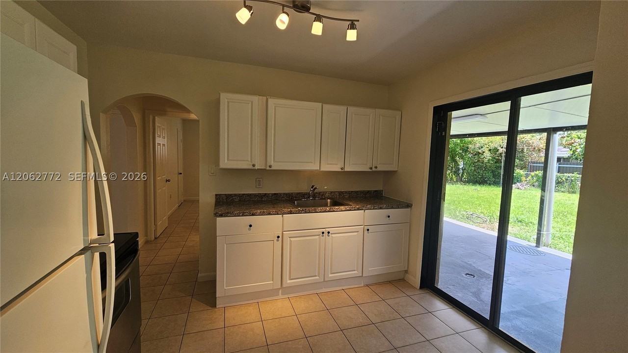 6118 Plunkett St #1 - Photo 5 of 16