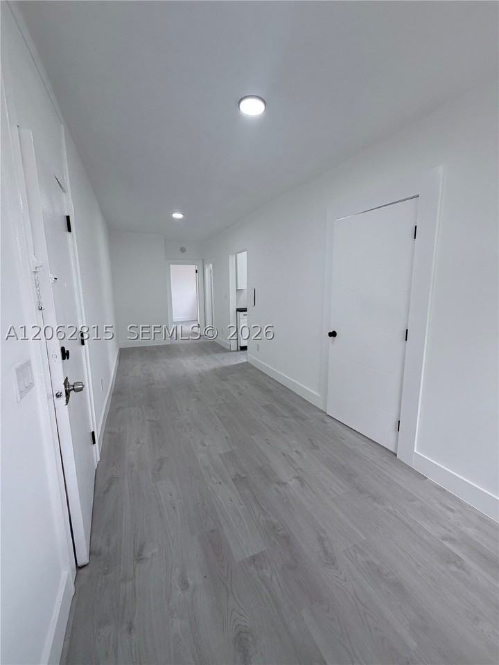 1560 Sw 5th St #7 - Photo 4 of 5