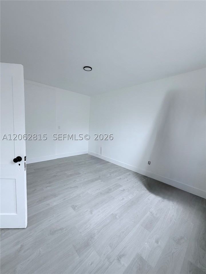 1560 Sw 5th St #7 - Photo 5 of 5