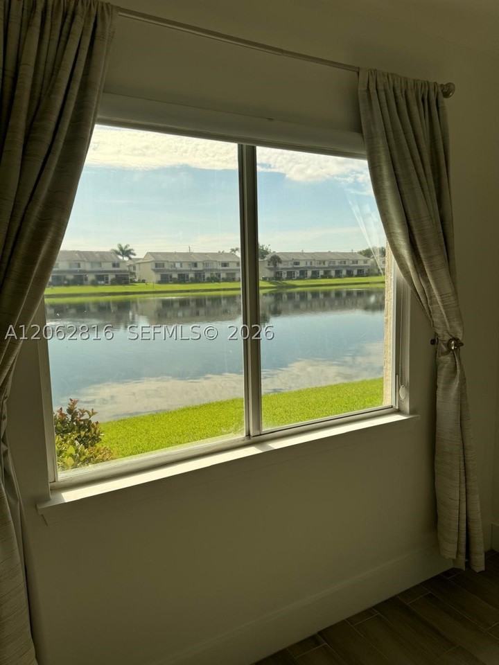 4926 Sw 32nd Ave #136 - Photo 4 of 14
