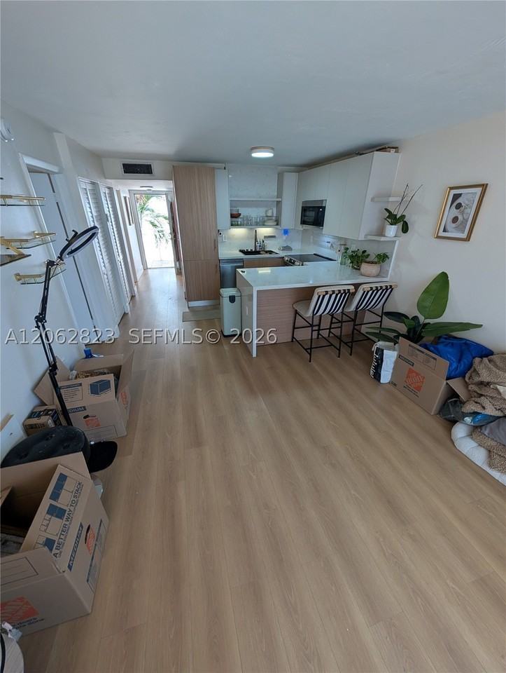 1666 West Ave #305 - Photo 4 of 31