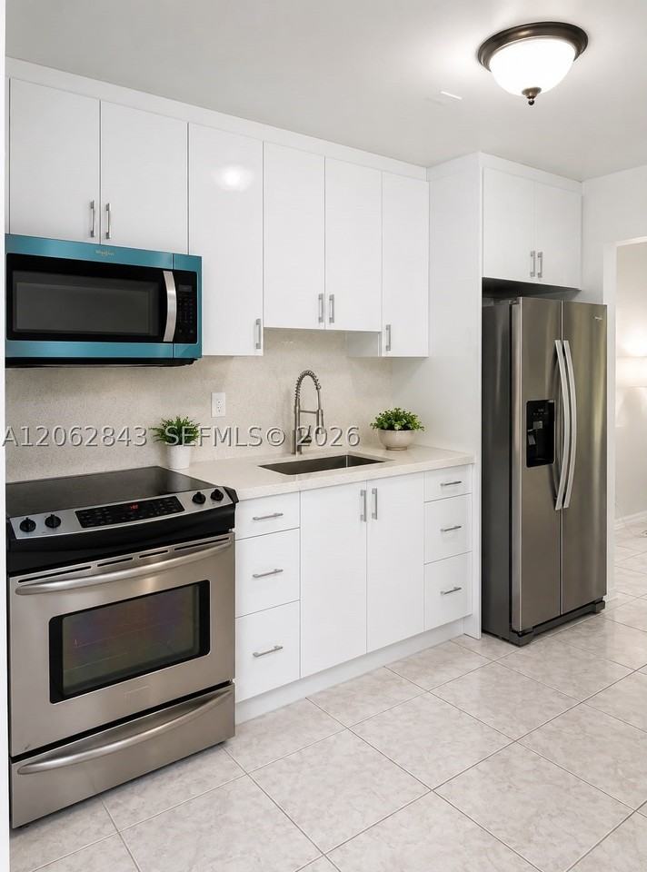 415 Sw 16th Ct #1 - Photo 3 of 12
